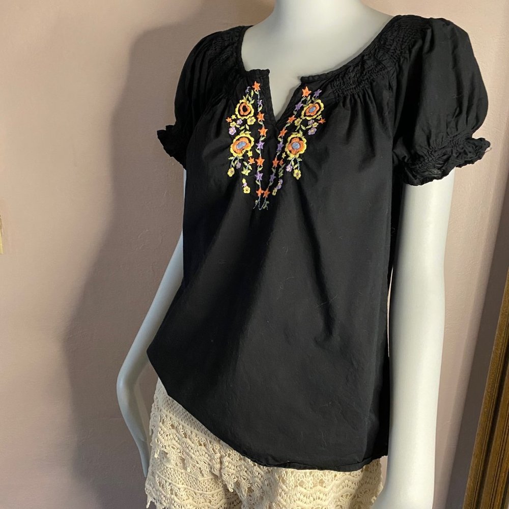 BOHO blouse in black cotton floral embroidery sz S